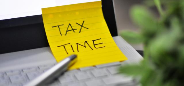 Yellow sticky note with tax time written on it. by Supannee U-prapruit courtesy of Unsplash.